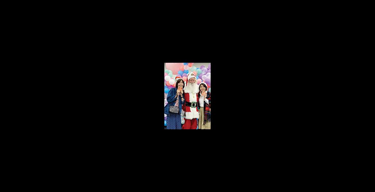 Photo courtesy Paul Kudla Santa Paul poses with two fans during his visit to the 2019 World Santa Claus Congress in Japan.