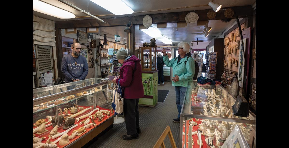 SLOW SALES – Tourists peruse the wares at Maruskiya’s of Nome on Thursday, June 18. Photo by Ariana Crockett O'Harra